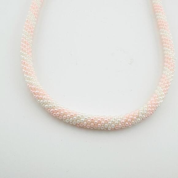 Vintage Pink White Beaded Rope Necklace Gold‎ Tone Filigree Clasp Handmade - Picture 9 of 11